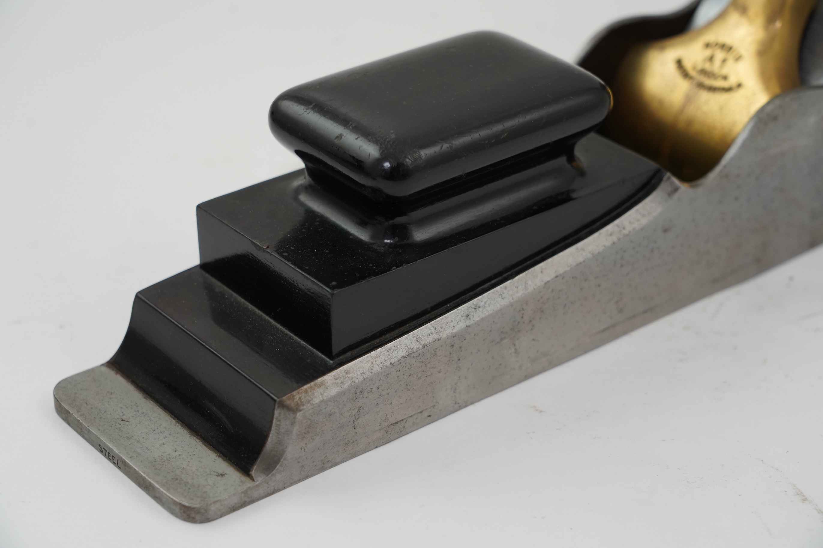 A Norris A1 adjustable 22 1/2” jointer plane with rosewood infill and handle, stamped with Norris, London to both the brass lever cap and the iron